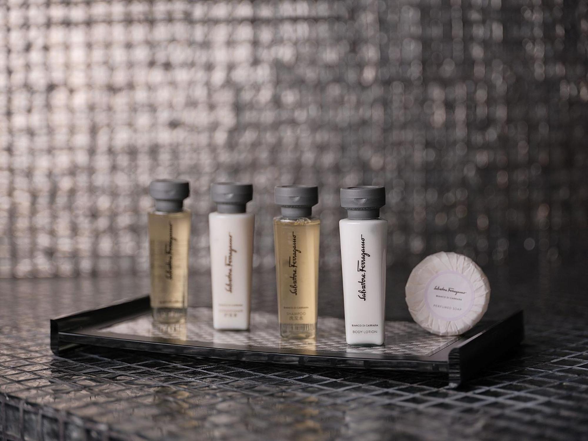 Double - Six, Luxury Hotel - Seminyak Exterior foto Salvatore Ferragamo amenities