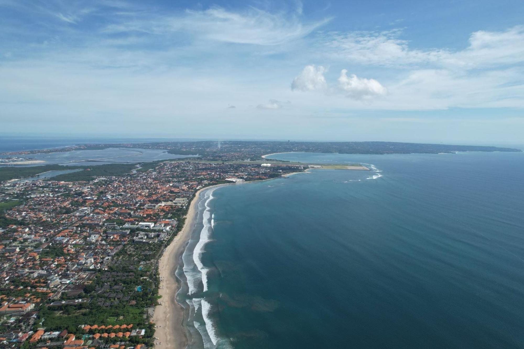 Double - Six, Luxury Hotel - Seminyak Exterior foto Aerial view of the bay