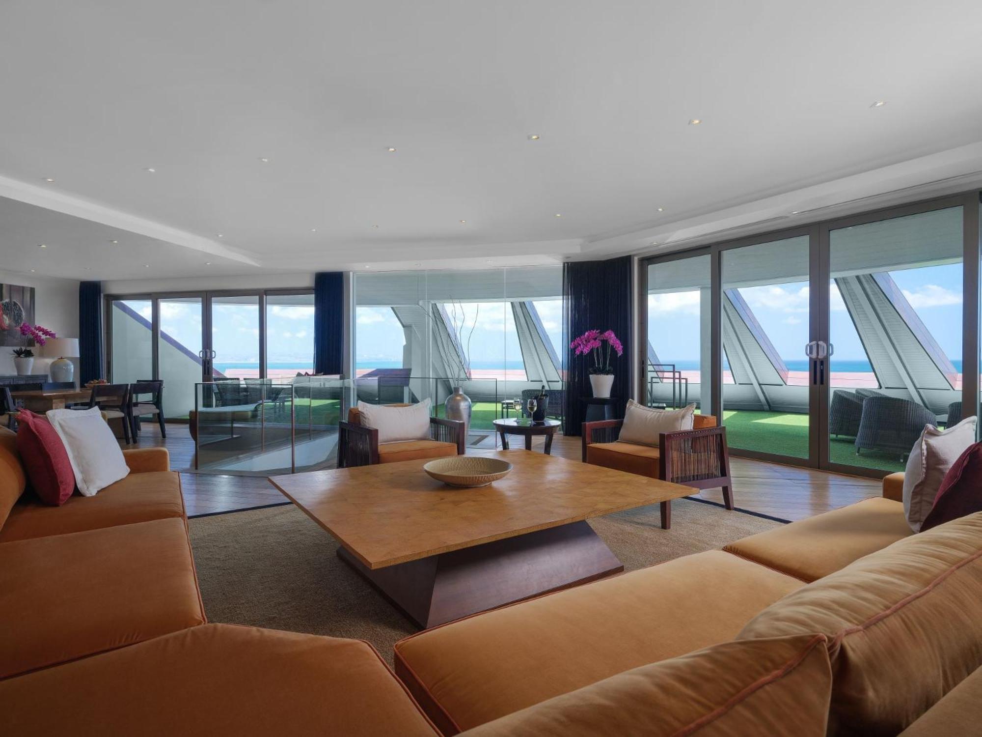 Double - Six, Luxury Hotel - Seminyak Exterior foto The living room of a penthouse suite at the Mandarin Oriental, Munich